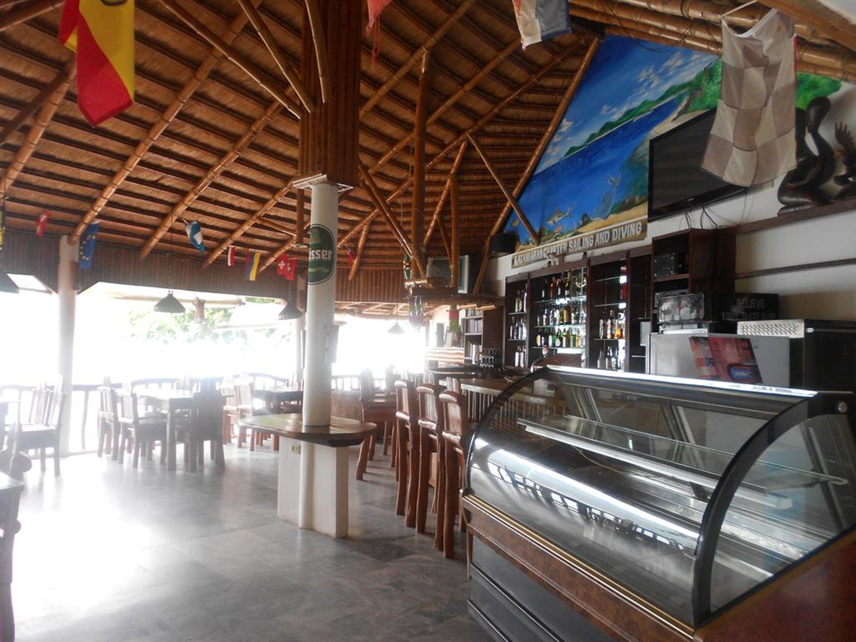 Petit déjeuner, déjeuner et dîner servis sur place, vue sur la mer