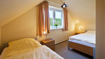 Comfort Mobile Home, 2 Bedrooms, Non Smoking, Resort View | Cadar katil