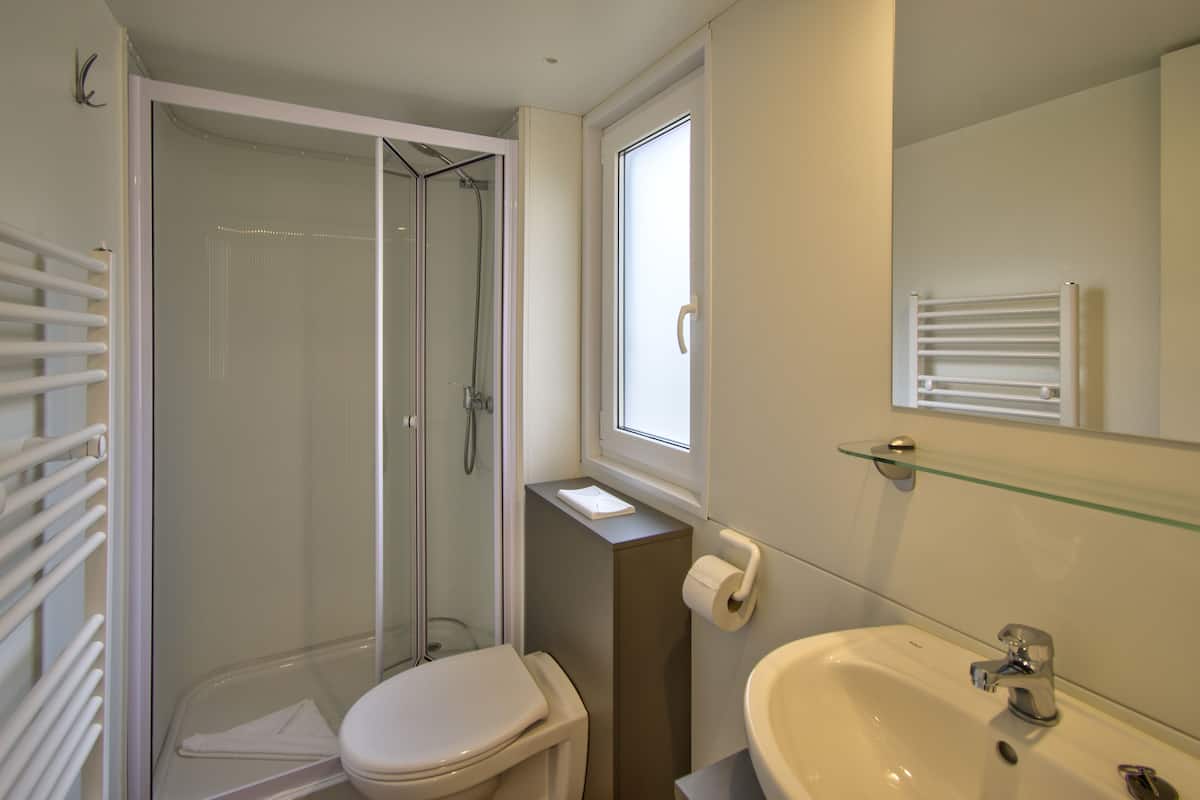 Mobile Comfort-Unterkunft, 2 Schlafzimmer | Badezimmer | Dusche