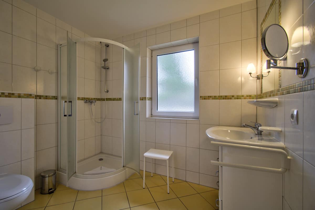 Comfort-Stadtwohnung, 3 Schlafzimmer, Nichtraucher | Badezimmer | Dusche