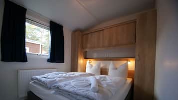Comfort Mobile Home, 2 Bedrooms | 2 bedrooms, bed sheets