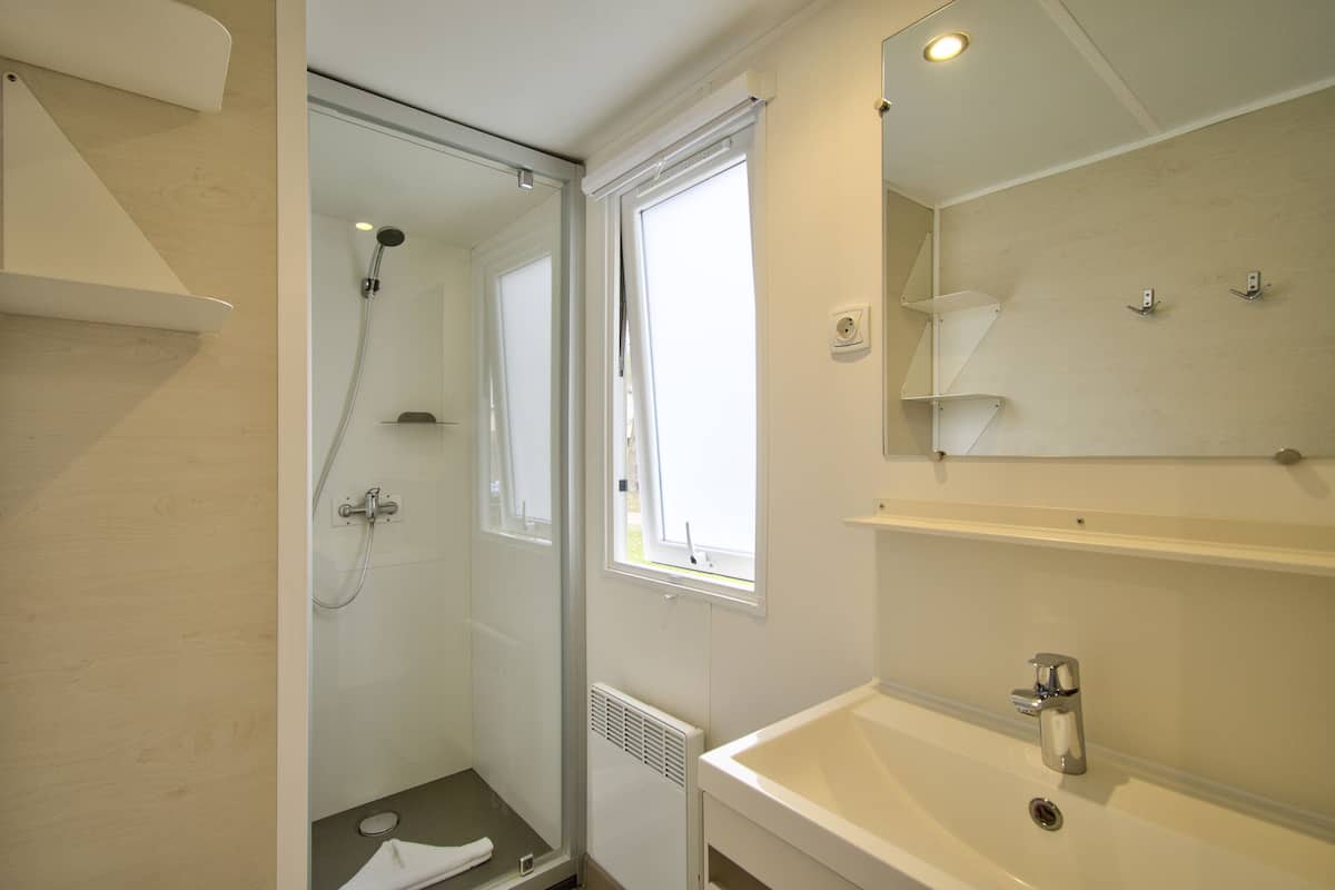 Mobile Classic-Unterkunft, 2 Schlafzimmer | Badezimmer | Dusche