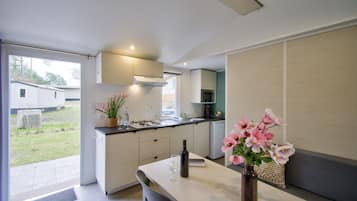 Classic Mobile Home, 2 Bedrooms | Private kitchen