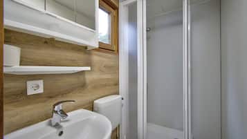 Classic Mobile Home, 2 Bedrooms | Bathroom | Shower