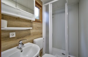 Casa móvil clásica, 2 habitaciones | Baño | Ducha