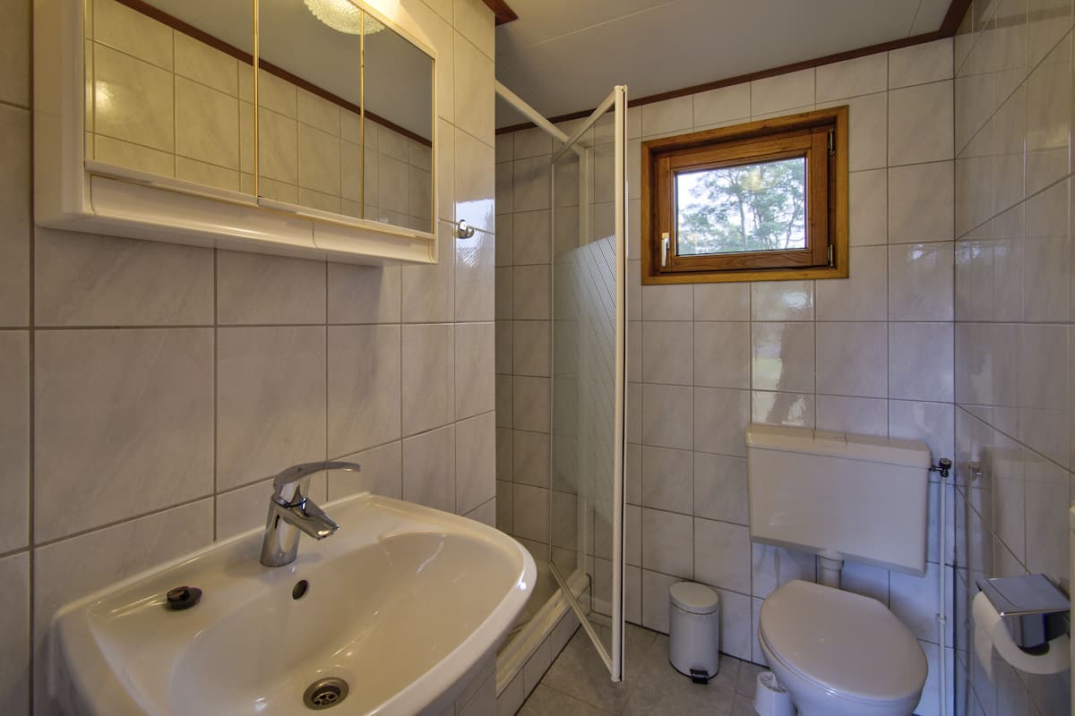 Mobile Classic-Unterkunft, 2 Schlafzimmer | Badezimmer | Dusche