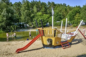 Children’s play area – outdoor
