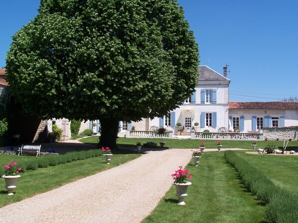 Property entrance - Le Four à Pain - Chambres d'Hôtes (Courcelles)