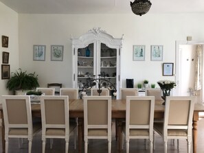 Daily continental breakfast (EUR 9 per person) - Le Four à Pain - Chambres d'Hôtes (Courcelles)