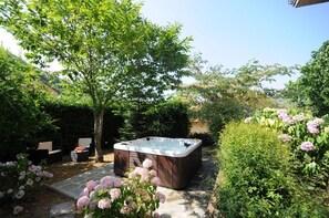 Outdoor spa tub - Villa La Fonte for 12 (San Godenzo)