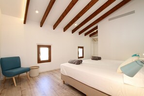 4 slaapkamers, een strijkplank/strijkijzer, gratis wifi, beddengoed