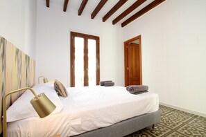 4 bedrooms, iron/ironing board, travel crib, free WiFi