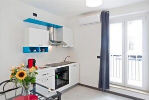 Fridge, oven, stovetop, coffee/tea maker - Cozy Apartment Steps from the City Center (Bari)