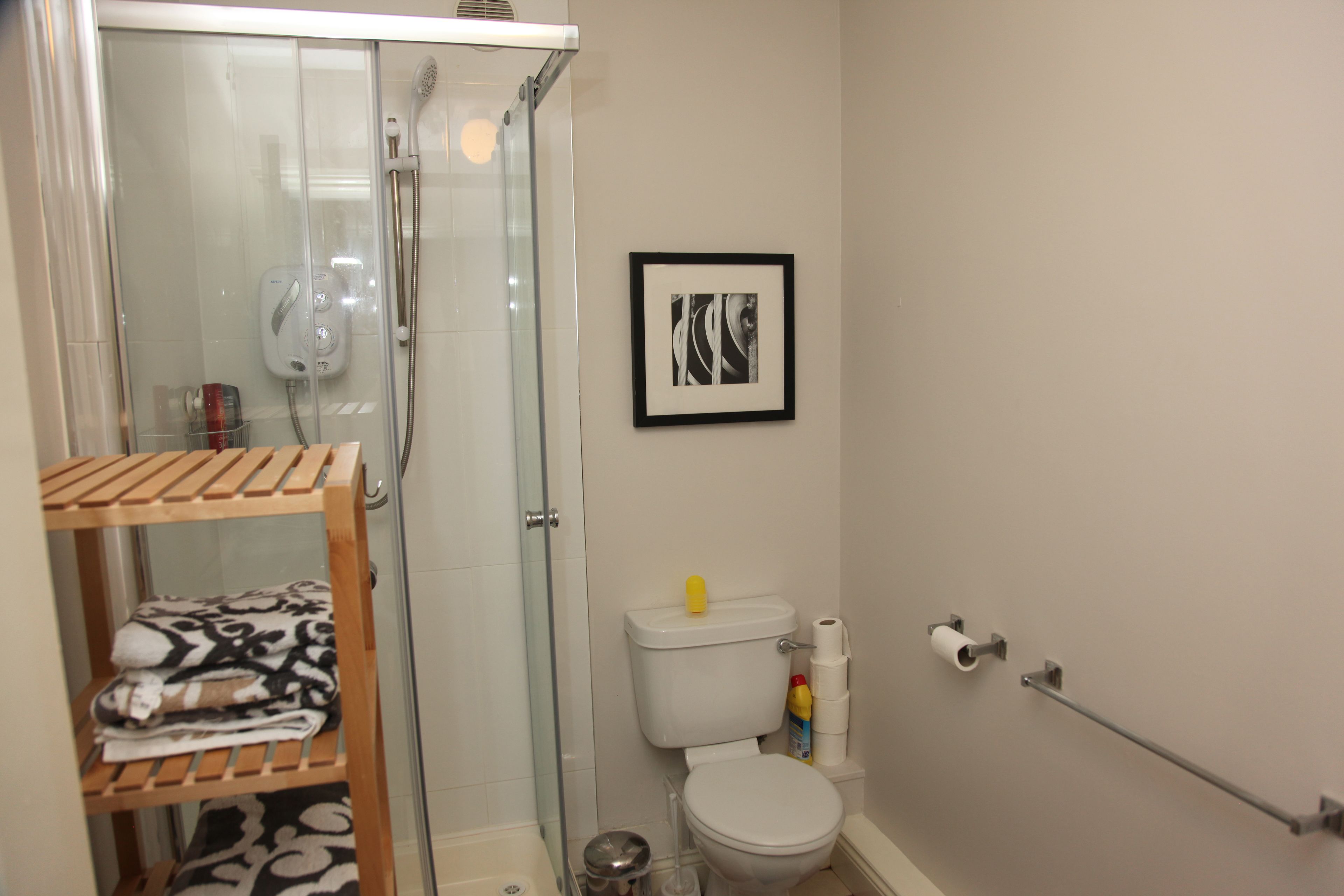 Deluxe Apartment, Multiple Beds, Non Smoking | 2 bedrooms, individually furnished, iron/ironing board, free WiFi