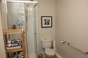 Apartamento luxo, várias camas, para não fumantes | 2 quartos, individualmente mobiliados, ferros/tábuas de passar roupa