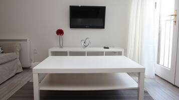 Apartemen Deluks, Beberapa Tempat Tidur, Bebas Asap Rokok | Ruang keluarga | TV LCD dan Netflix