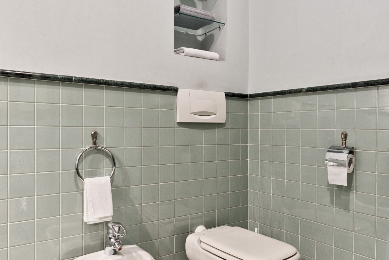 Dusche, kostenlose Toilettenartikel, Haartrockner, Bidet