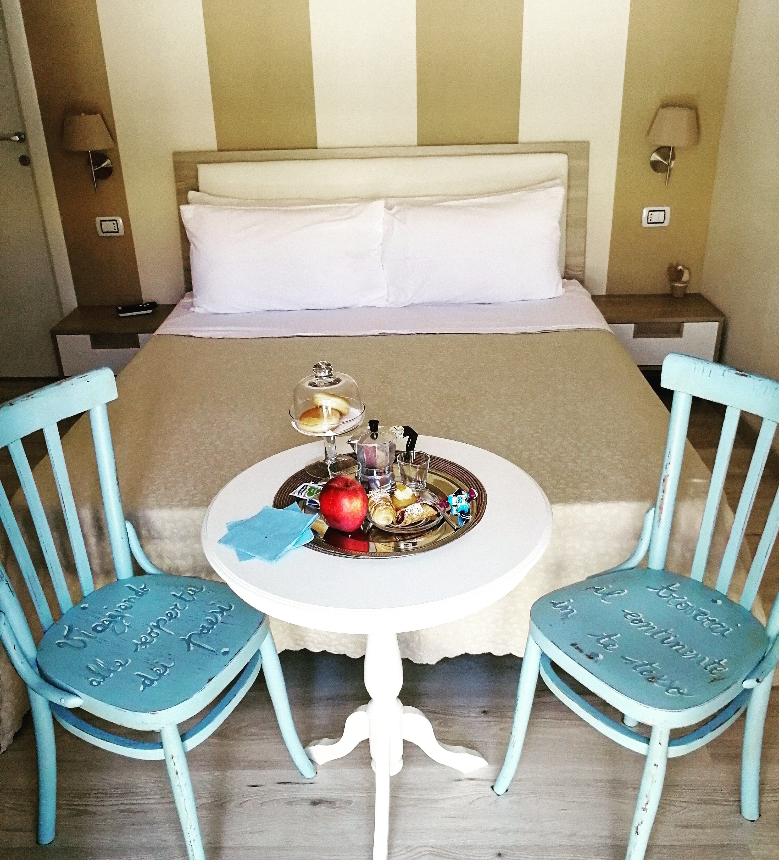 ห้องดับเบิล | ห้องพักตกแต่งอย่างมีเอกลักษณ์, ตกแต่งพิเศษโดยเฉพาะ, โต๊ะทำงาน