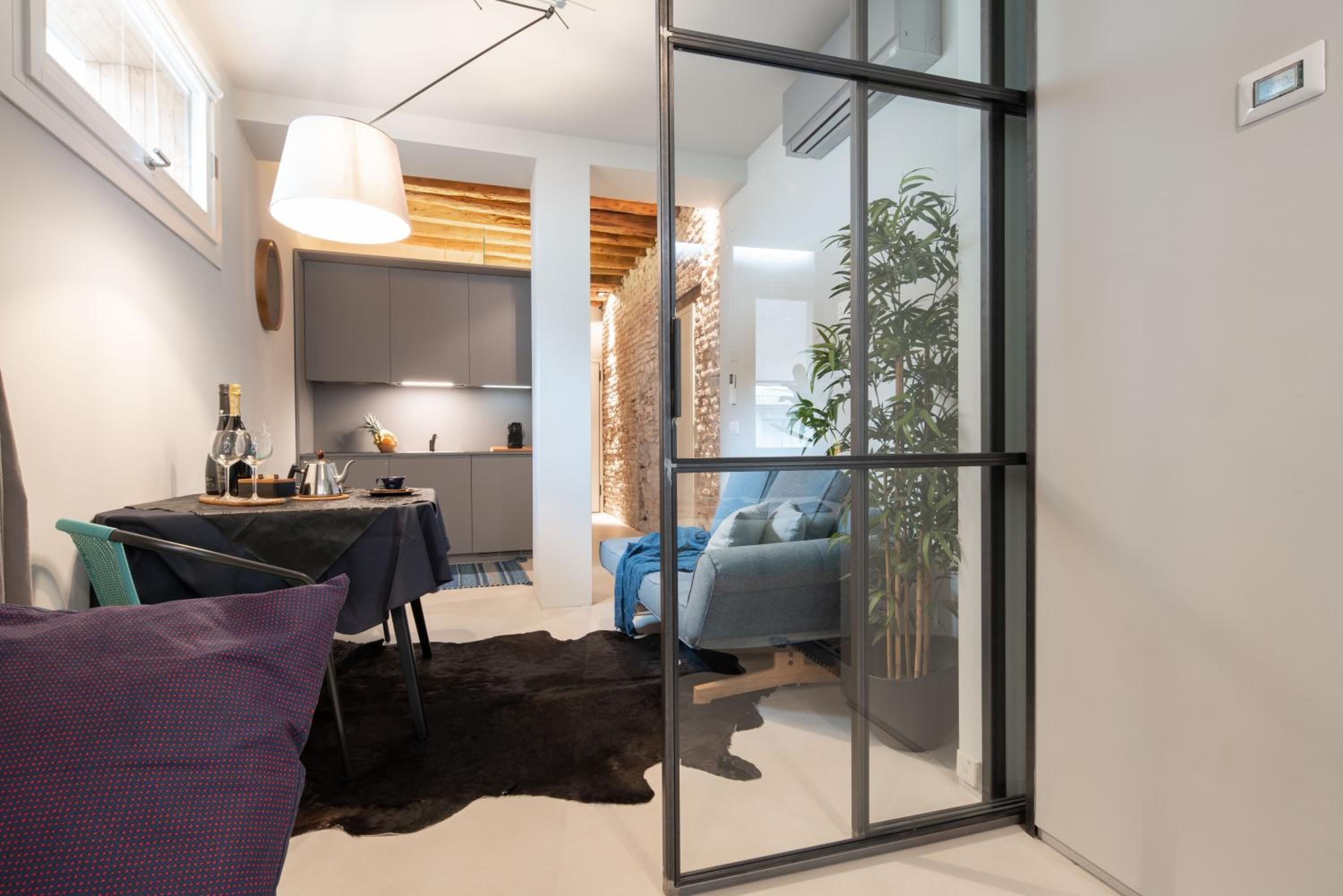 Flat-screen TV, heated floors