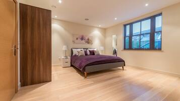 Deluxe Apartment, 2 Bedrooms, Non Smoking | 2 bedrooms, premium bedding, iron/ironing board, travel cot