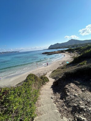 Plage à proximité, chaises longues