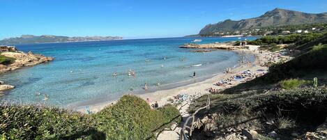Plage à proximité, chaises longues