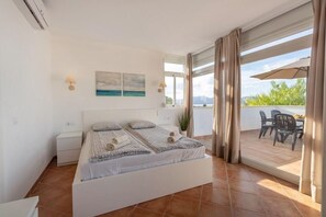 3 bedrooms, in-room safe, iron/ironing board, travel crib - Vacation villa with pool breathtaking sea view last minute June / July 2026 (Alcudia)