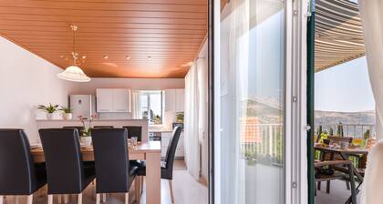 Natursteinhaus mit Pool