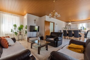 Televisor i taula de tennis de taula 