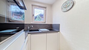 Fridge, microwave, oven, dishwasher - 1 Chardons - center - nice 1 bedroom apartment (Megève)