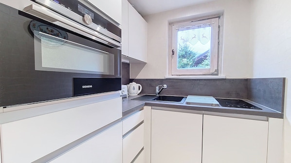Micro-ondes, four, plaque de cuisson, lave-vaisselle