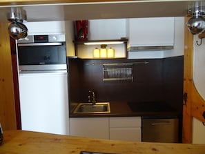 Fridge, microwave, dishwasher, coffee/tea maker