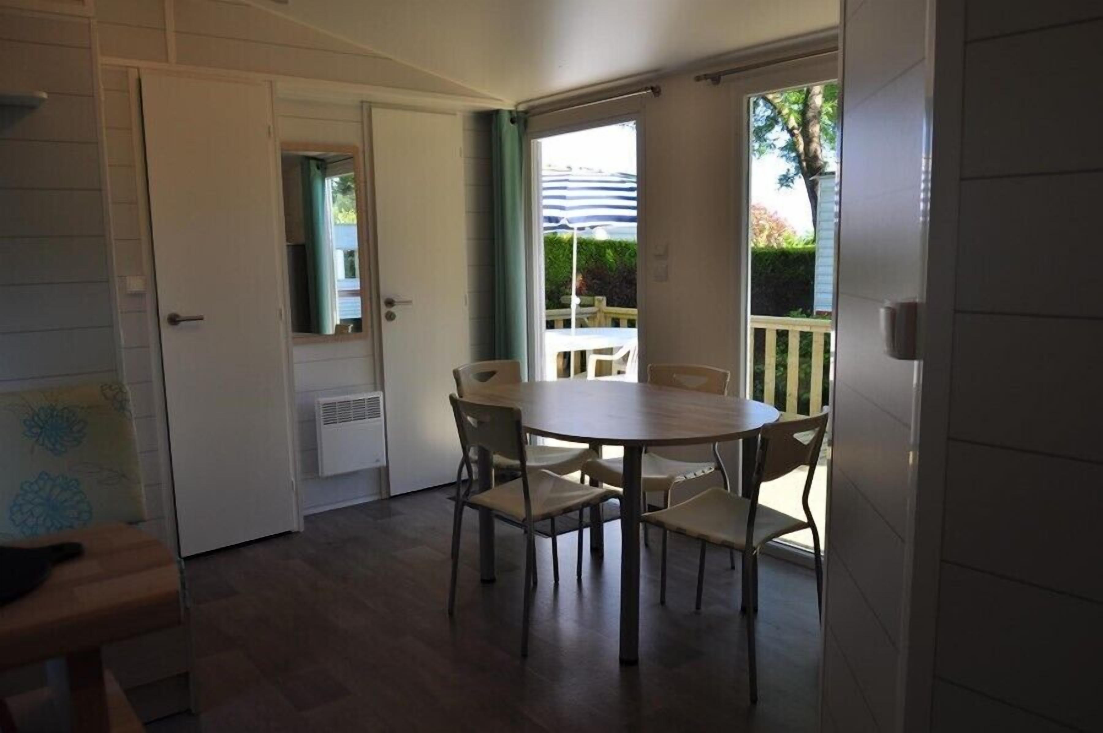 Mobile Home (Savannah) | In-room dining