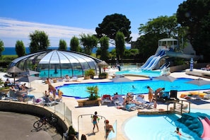 Piscine couverte, piscine extérieure (ouverte en saison)