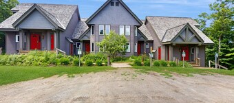 Ski-in/ski-out townhome with great views & deluxe resort amenities