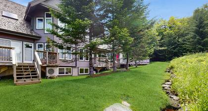 Ski-in/ski-out townhome with great views & deluxe resort amenities