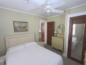 4 bedrooms, iron/ironing board, WiFi