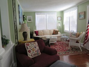TV, fireplace, DVD player