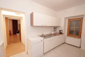 Basic Apartment, 3 Bedrooms, City View | Private kitchen | Fridge, stovetop, cookware/dishes/utensils