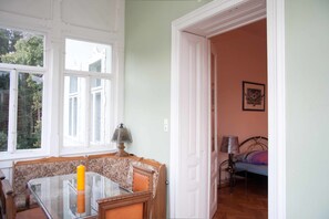 Basic Apartment, 2 Bedrooms, Terrace, City View (Top 5) | Individually decorated, individually furnished, iron/ironing board - Raisa Apartments (Pressbaum)
