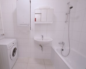 Appartamento Basic, 3 camere da letto, vista città | Bagno | Doccia