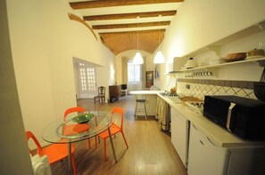 Apartment, 1 Schlafzimmer | Eigene Küche | Kühlschrank, Mikrowelle, Geschirrspüler