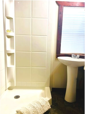 Dusche, Haartrockner, Handtücher, Seife