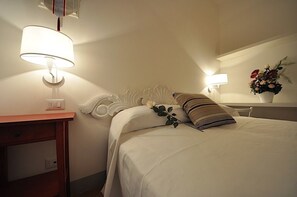 Appartement, 2 chambres | 2 chambres, fer et planche à repasser, accès au Wi-Fi (inclus)