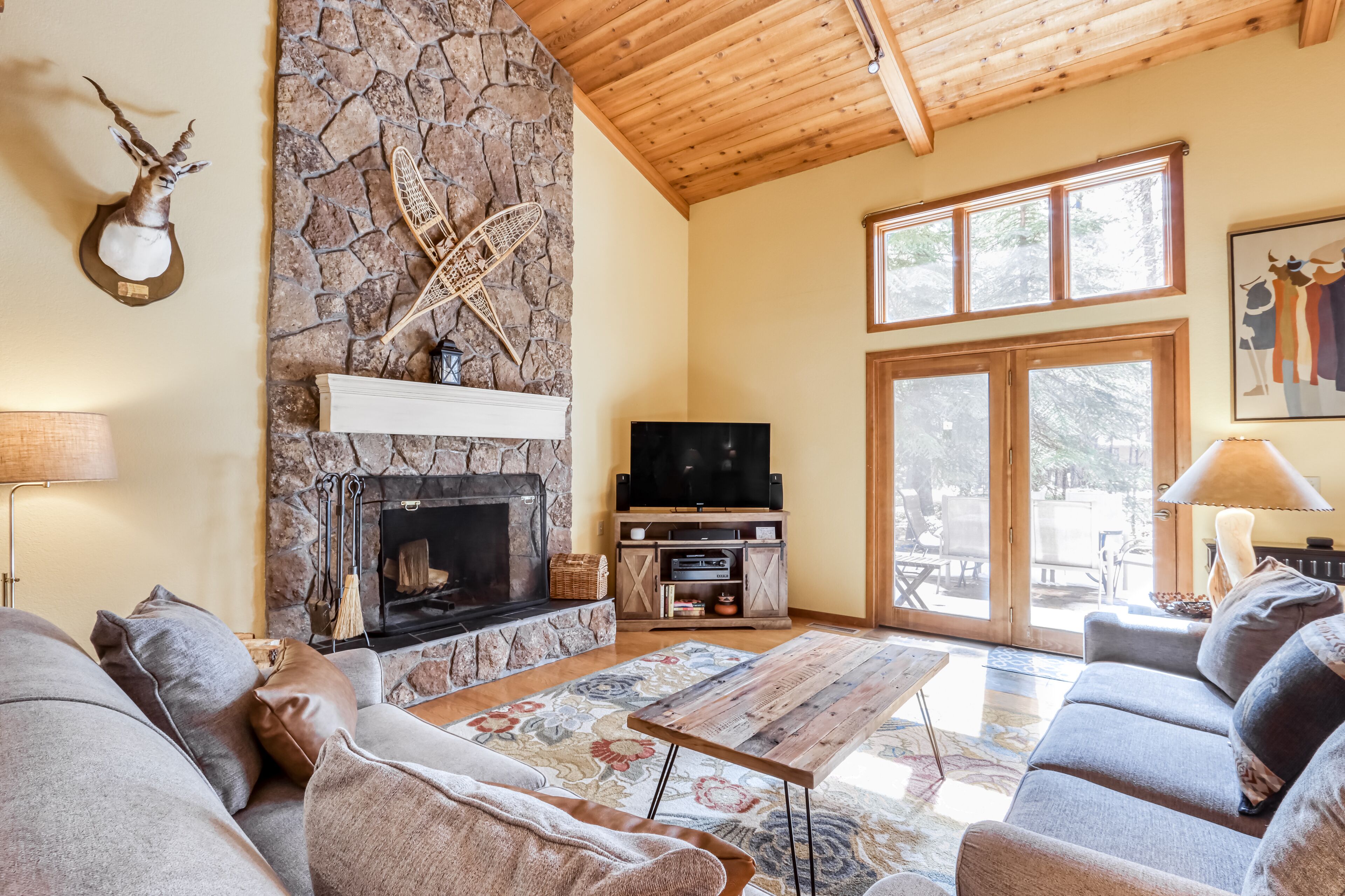Updated home with private hot tub, 2 family rooms, 2 primary bedrooms & games