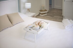 Deluxe Room | In-room safe, blackout drapes, soundproofing, free WiFi