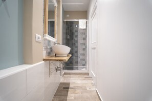 Bathroom shower - Casa Solmes Rooms (Olbia)