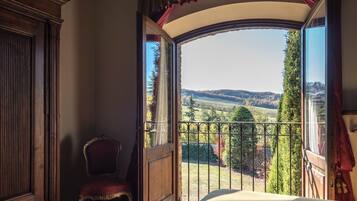 Egyptian cotton sheets, premium bedding, soundproofing