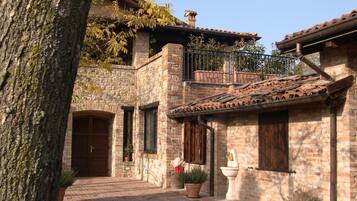 Apartment, 3 Bedrooms, Ground Floor | Terrace/patio