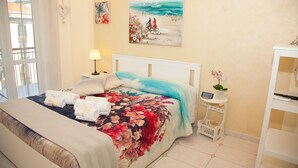 Superior Double Room | Premium bedding, desk, blackout drapes, rollaway beds (surcharge) - B&B Napoli Capitale (Naples)